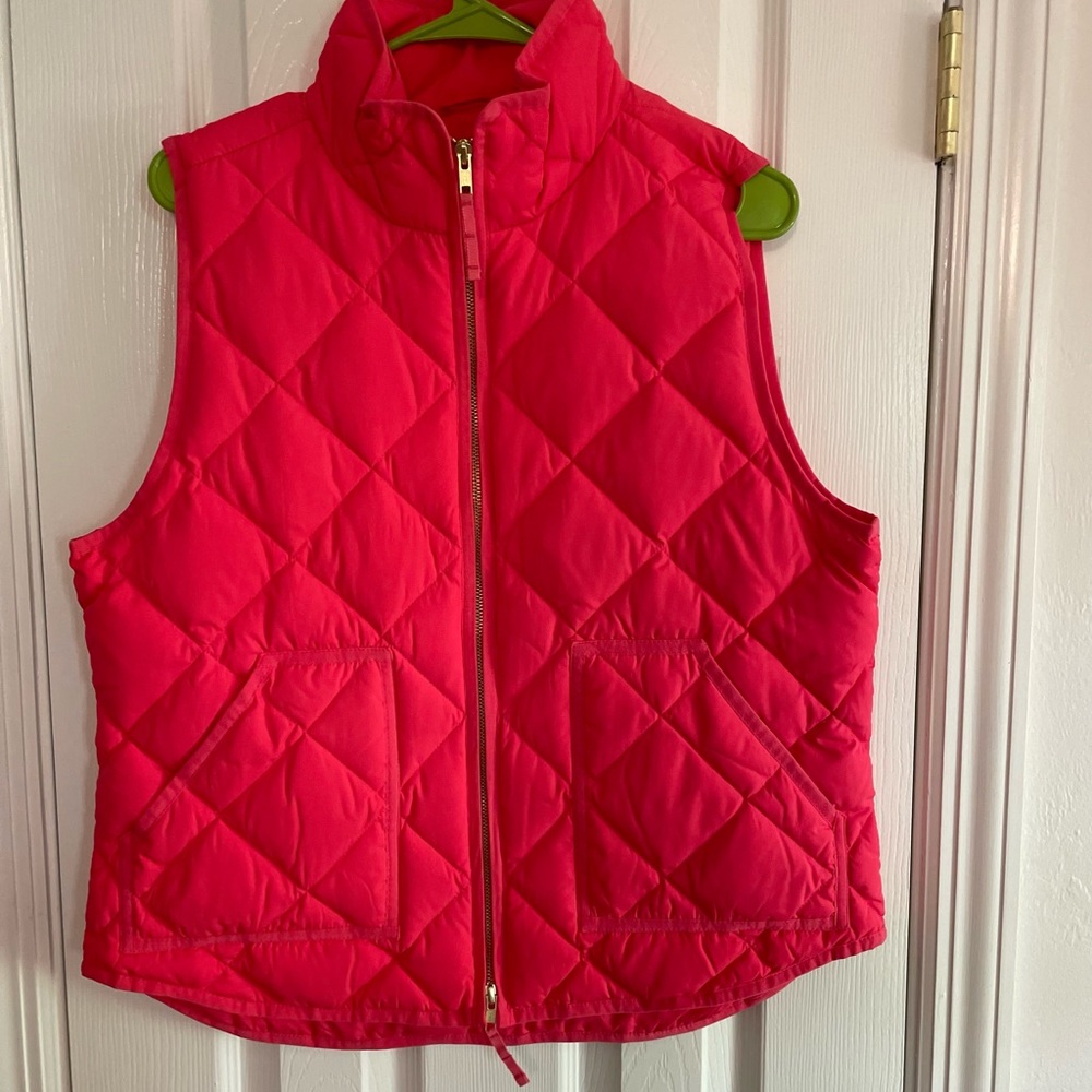 J Crew Factory bright pink wonen’s puffer vest - size L